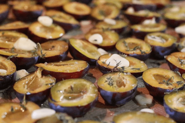 Dried plums at home