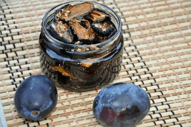 Dried plums at home