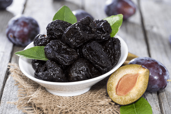 Dried plums at home