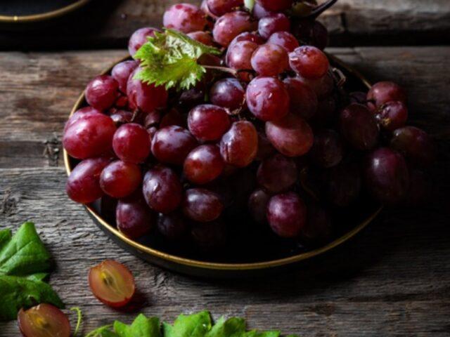 Early pink Muscat grapes: variety description, photos, reviews, planting and care