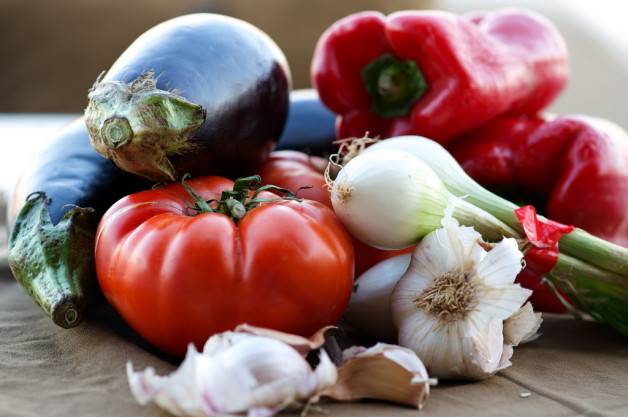 Eggplant caviar with tomato paste: recipe