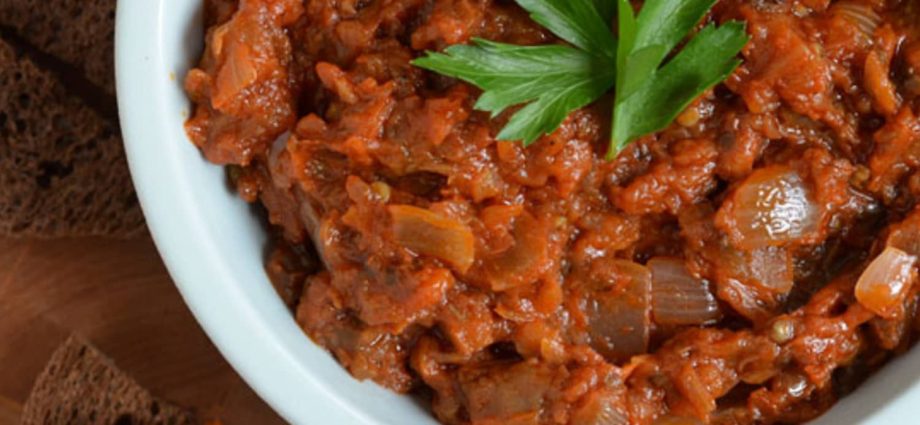 Eggplant caviar with tomato paste: recipe