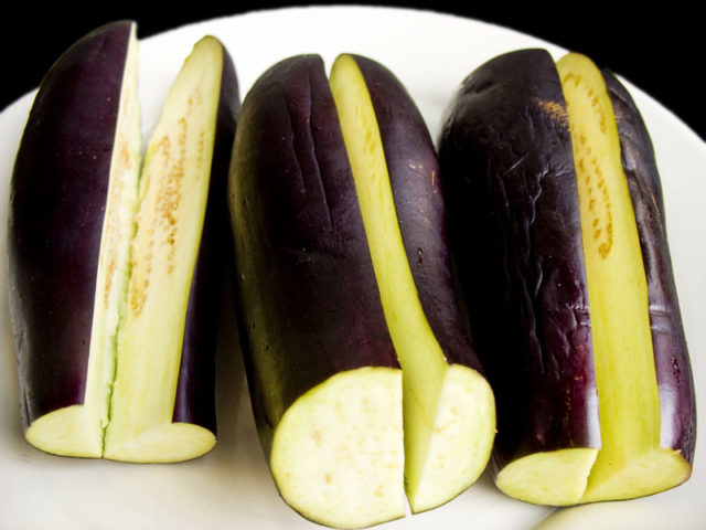 Eggplant for the winter with garlic and dill: recipes for snacks and salads