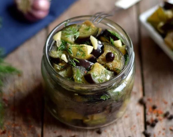 Eggplant for the winter with garlic and dill: recipes for snacks and salads