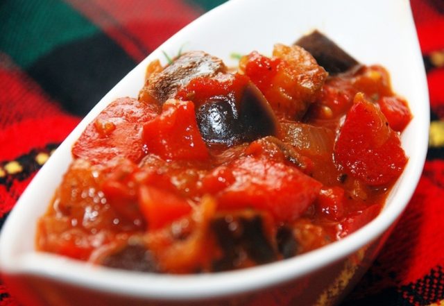 Eggplant salads in Tatar style for the winter