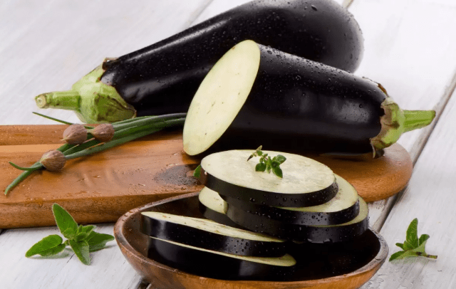 Eggplant seedlings not growing