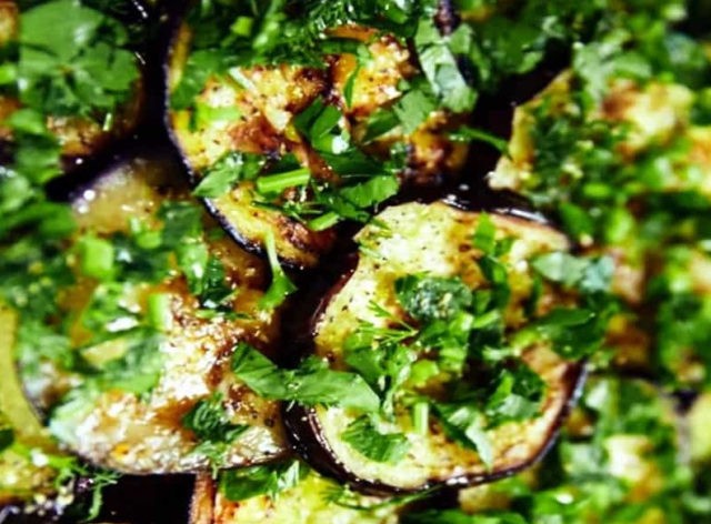 Eggplant with parsley for the winter: the best recipes for preparations and snacks