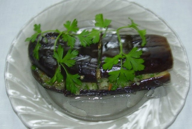 Eggplant with parsley for the winter: the best recipes for preparations and snacks