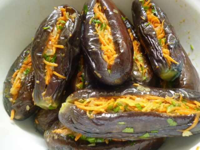 Eggplant with parsley for the winter: the best recipes for preparations and snacks