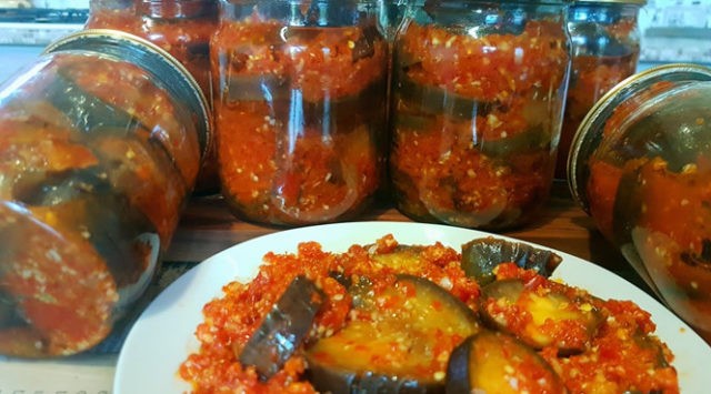 Eggplant with parsley for the winter: the best recipes for preparations and snacks