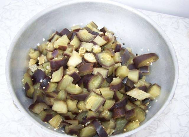 Eggplants for the winter: freezing recipes