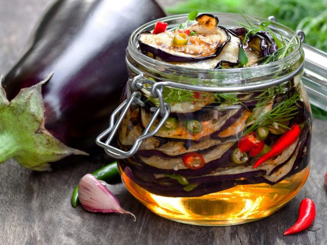 Eggplants in oil for the winter: with garlic, with vinegar, without sterilization