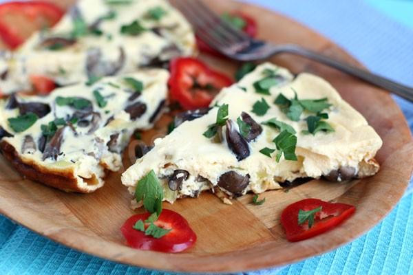 Eggs with mushrooms: fried and stuffed