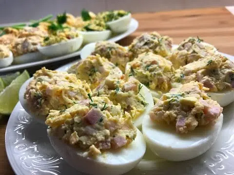 Eggs with mushrooms: fried and stuffed