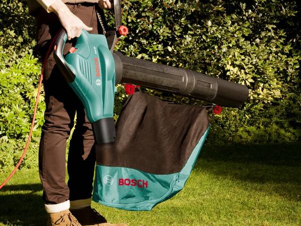 Electric leaf vacuum cleaners