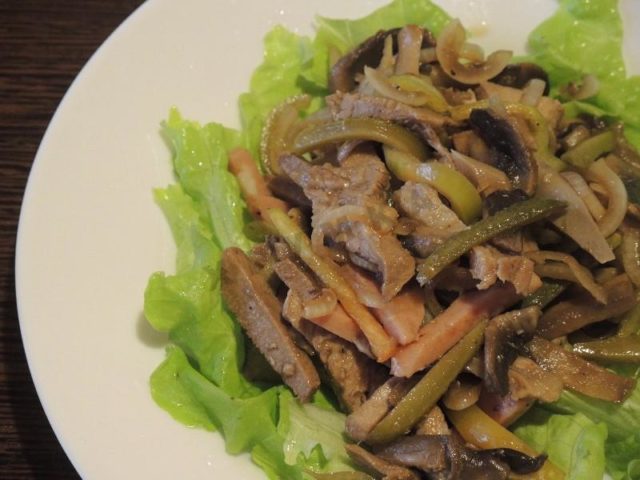 Favorit salad: recipes with tongue, chicken, mushrooms, ham