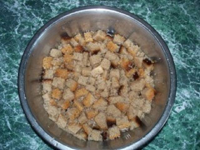 Feeding cucumbers with bread infusion 