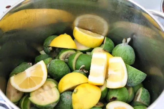 Feijoa jam without cooking