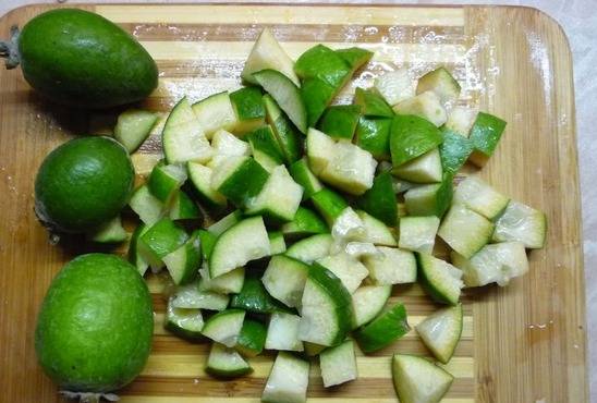 Feijoa jam without cooking