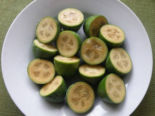 Feijoa moonshine recipe