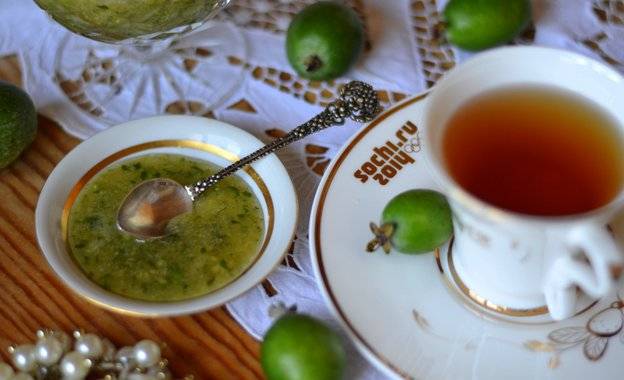 Feijoa pureed with sugar