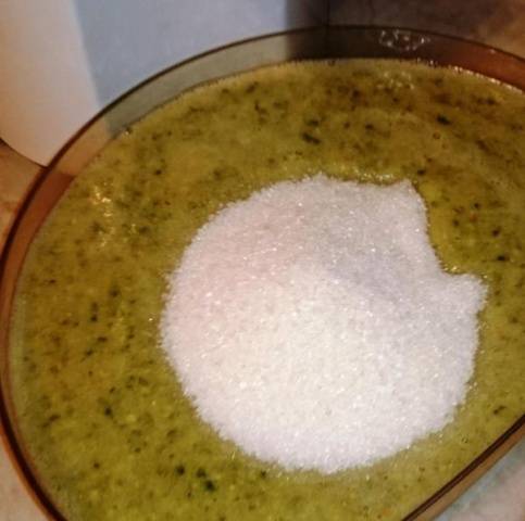 Feijoa pureed with sugar