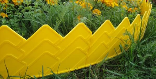 Fence for flower beds: we make from different materials