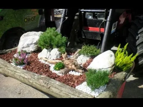 Fencing a flower bed with your own hands from improvised materials: fences