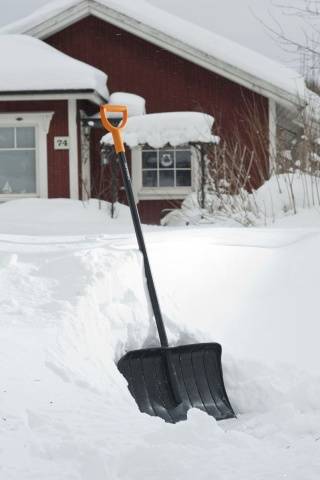 Fiskars 143000 manual snow scraper