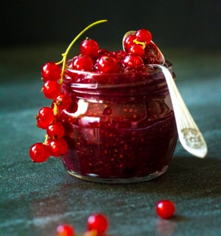 Five-minute redcurrant jam: recipes for the winter