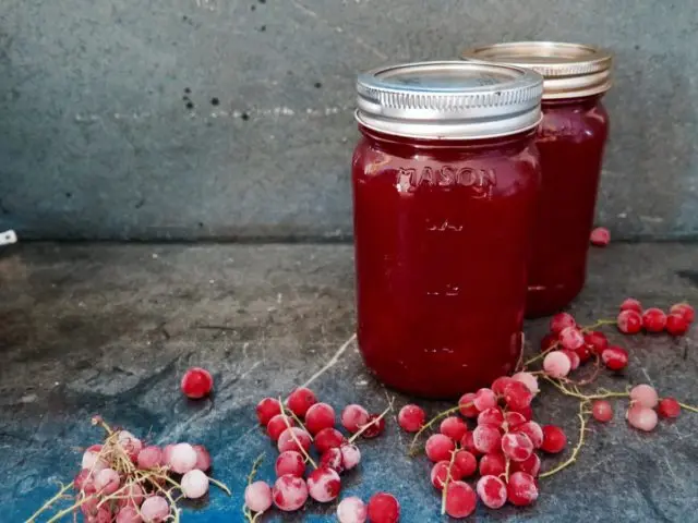 Five-minute redcurrant jam: recipes for the winter