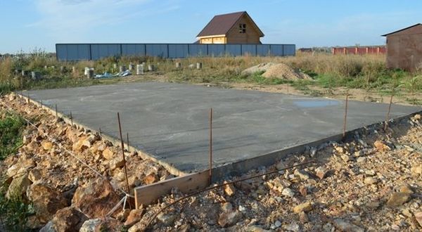 Floor in the gazebo: wooden flooring, stone laying, paving stones, tiles, concrete pad + photo and description of different coatings