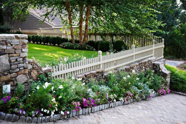 Flower bed design: original and unusual solutions