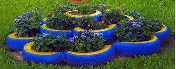 Flowerbeds from tires with their own hands: the original decoration of the garden