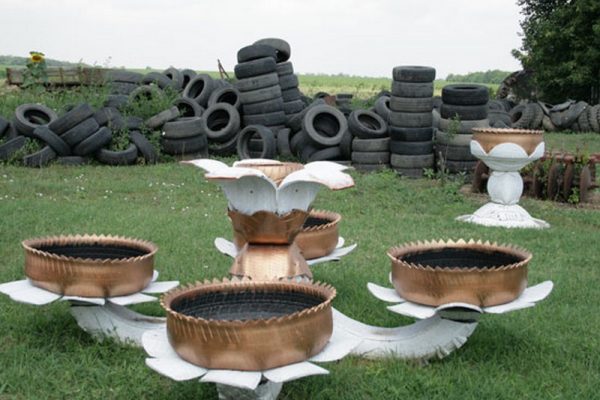 Flowerbeds from tires with their own hands: the original decoration of the garden