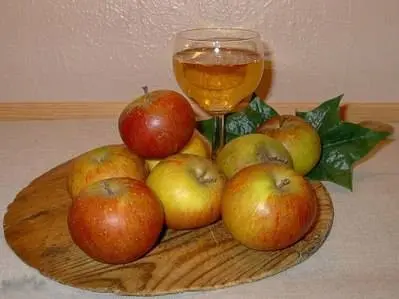 Fortified apple wine at home 