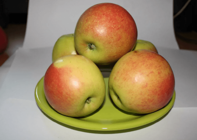 Fragrant apple: variety description, photo, pollinators