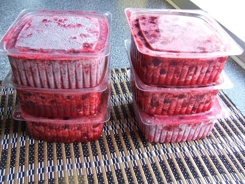 Freezing cherries for the winter in the freezer at home: with and without a stone