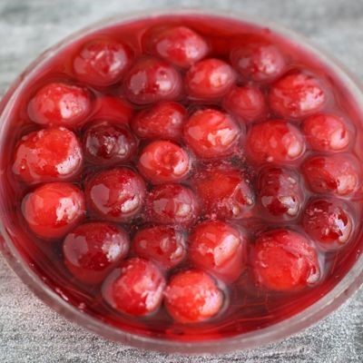 Freezing cherries for the winter in the freezer at home: with and without a stone