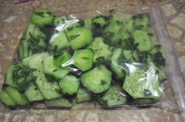 Freezing fresh and pickled cucumbers for the winter in the freezer: reviews, videos, recipes