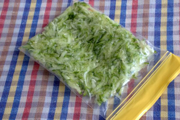 Freezing fresh and pickled cucumbers for the winter in the freezer: reviews, videos, recipes