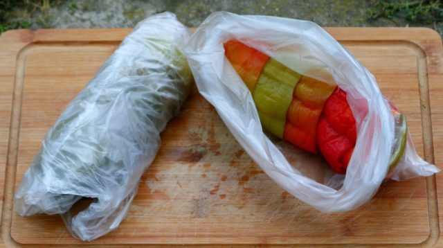 Freezing pepper for stuffing for the winter: fresh, whole, boats, cups