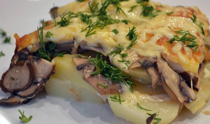 French style champignons with meat and vegetables