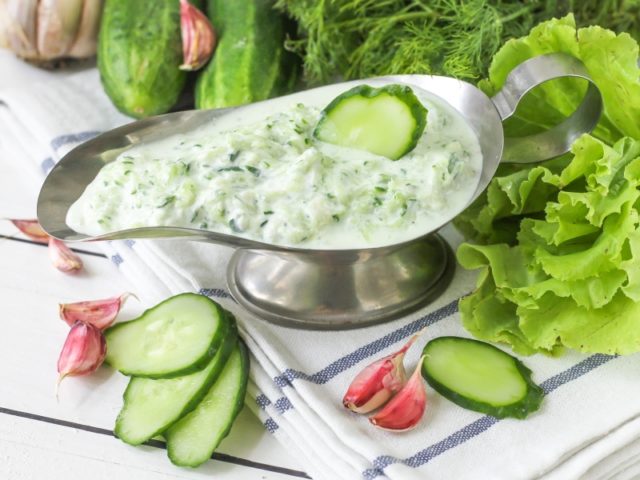 Fresh cucumber sauce: recipes for the winter