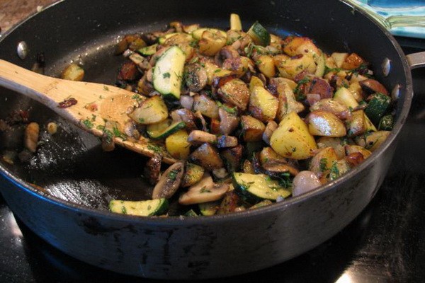 Fried boletus for the winter in jars: recipes with photos, harvesting mushrooms