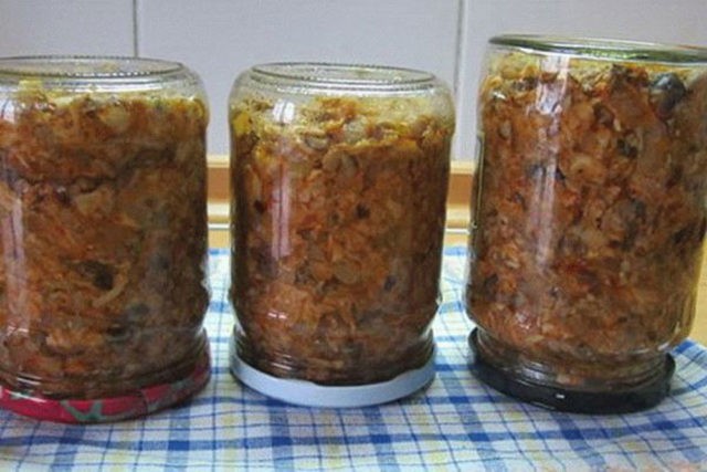 Fried boletus for the winter in jars: recipes with photos, harvesting mushrooms