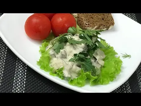 Fried champignons with onions and sour cream: how to cook in a pan, in a slow cooker, mushroom sauce, gravy