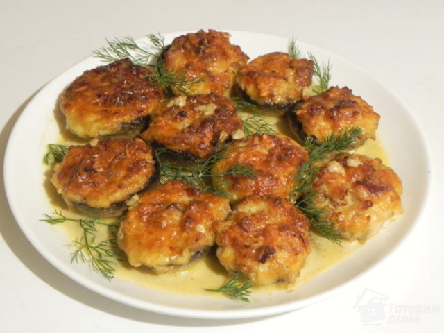 Fried champignons with onions and sour cream: how to cook in a pan, in a slow cooker, mushroom sauce, gravy