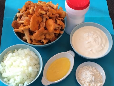 Fried chanterelles in sour cream with onions: how to cook, recipes