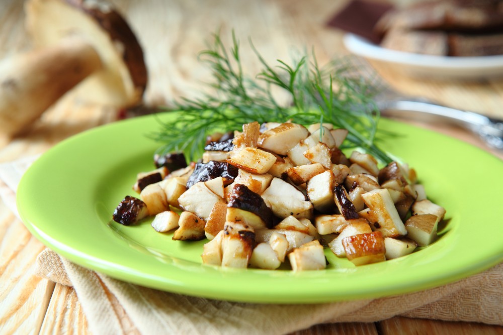 Fried mushrooms for the winter: recipes for canned oyster mushrooms, chanterelles, champignons in jars and without sterilization